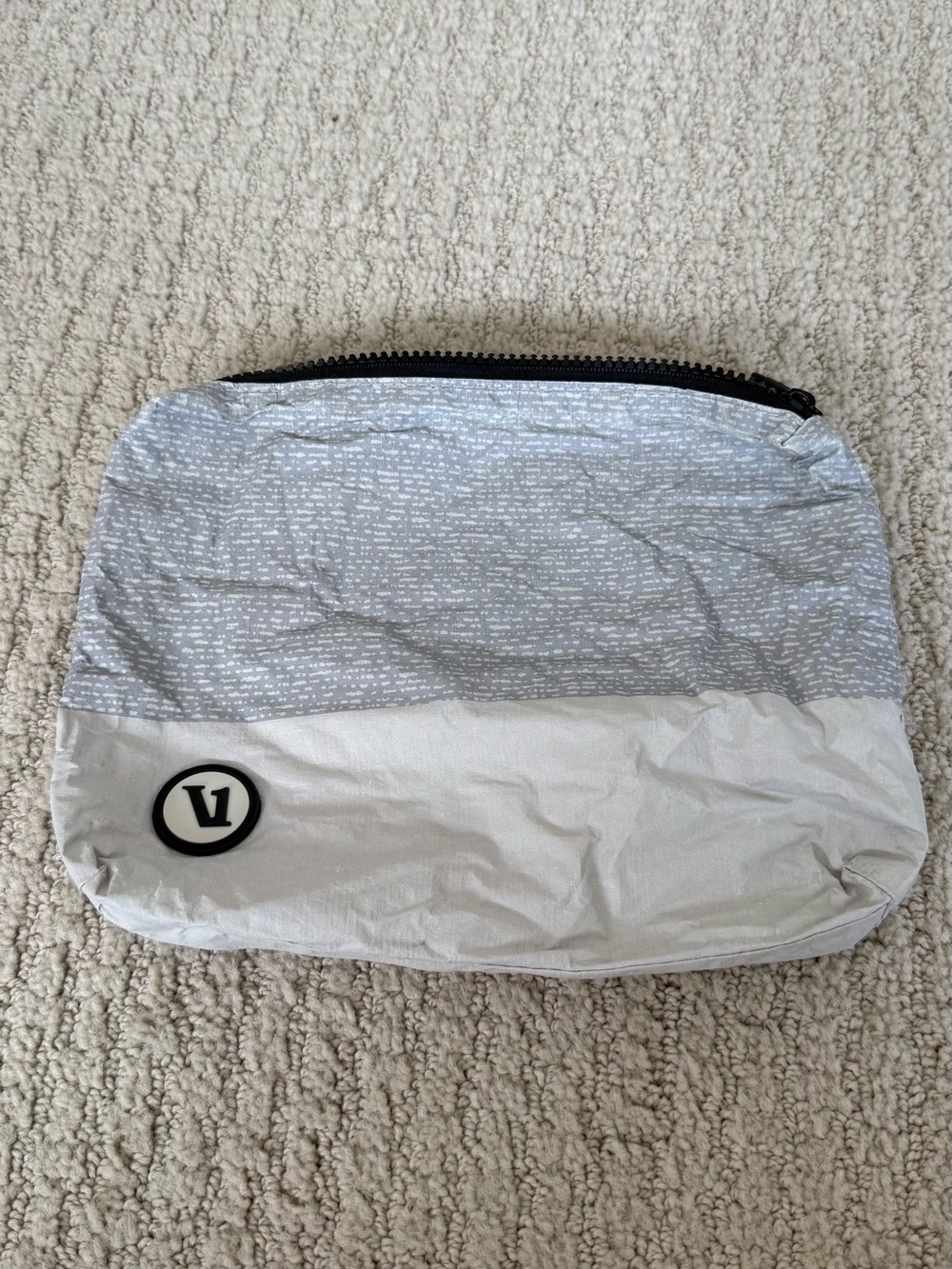 Aloha collection x Vuori small pouch